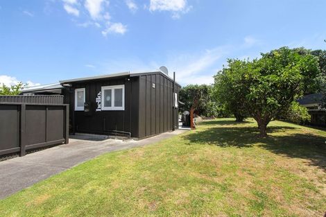 Photo of property in 75a Torkar Road, Clarks Beach, 2122