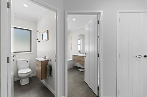 Photo of property in 5d Tui Grove, Oakura, 4314