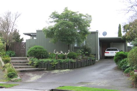 Photo of property in 17 Antrim Place, Hokowhitu, Palmerston North, 4410