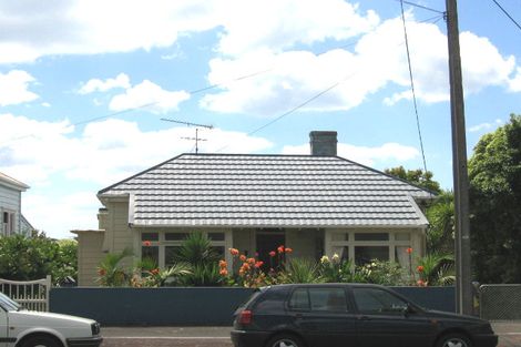 Photo of property in 106 Calliope Road, Stanley Point, Auckland, 0624