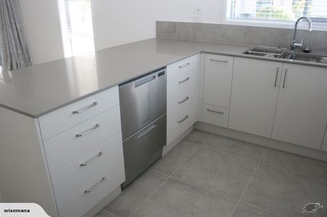 Photo of property in 19 Waitemata Drive, One Tree Point, 0118