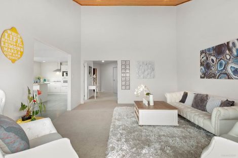 Photo of property in 11 Lochend Place, Highland Park, Auckland, 2010