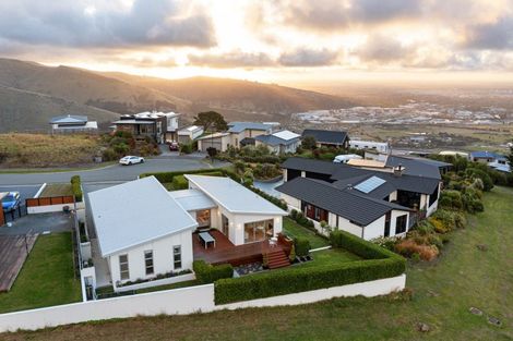 Photo of property in 12 Parkridge Place, Mount Pleasant, Christchurch, 8081