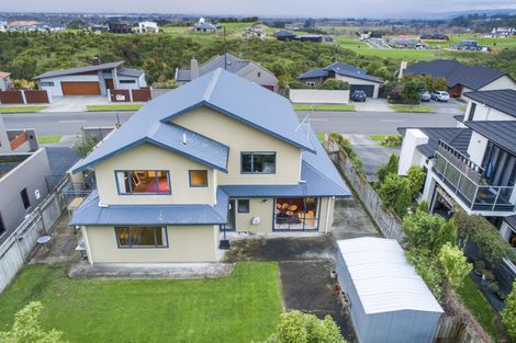 Photo of property in 56 Ruapehu Drive, Fitzherbert, Palmerston North, 4410