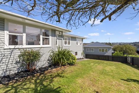 Photo of property in 17 Thomas Avenue, Te Atatu Peninsula, Auckland, 0610