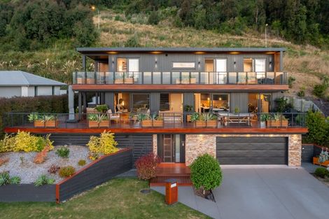 Photo of property in 101 Kakariki Grove, Waikanae, 5036