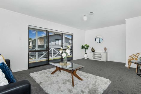 Photo of property in 4 Inca Place, Red Hill, Papakura, 2110