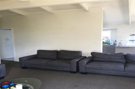 Photo of property in 17 Huruhuru Road, Massey, Auckland, 0614