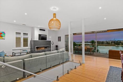 Photo of property in 1 Bangor Street, Point Chevalier, Auckland, 1022