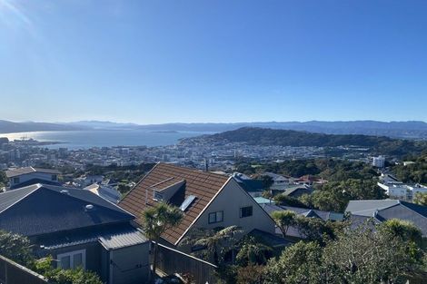 Photo of property in Bryon Court Flats, 25 Apuka Street, Brooklyn, Wellington, 6021