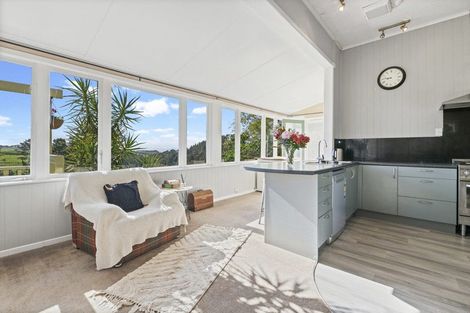 Photo of property in 2442 South Head Road, South Head, Helensville, 0874