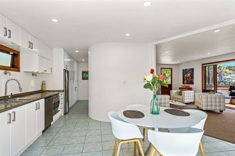 Photo of property in 2/4 The Esplanade, Castor Bay, Auckland, 0620