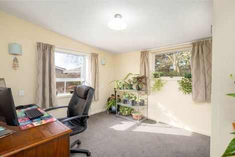 Photo of property in 7 Sawtell Place, Northcote, Christchurch, 8052