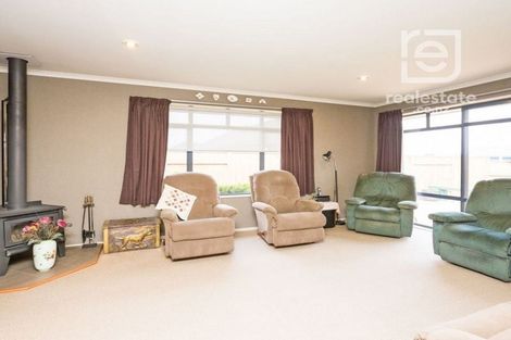 Photo of property in 26 Geneva Terrace, Kelvin Grove, Palmerston North, 4414