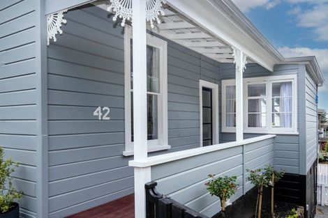 Photo of property in 42 Coote Road, Bluff Hill, Napier, 4110