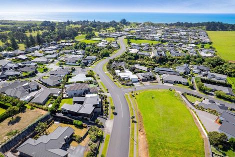 Photo of property in 20 Links Drive, Waiwhakaiho, New Plymouth, 4312