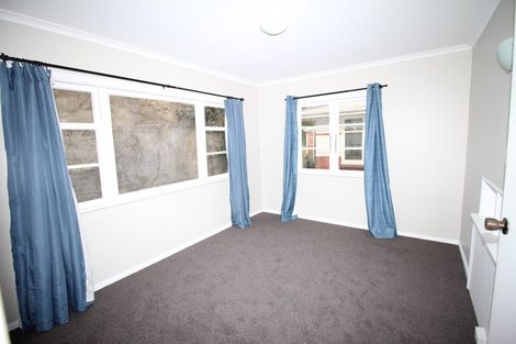 Photo of property in 52 Newlands Road, Newlands, Wellington, 6037