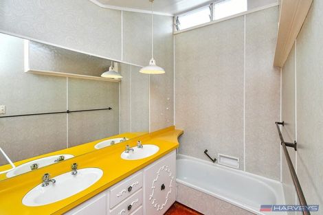 Photo of property in 43 Mckean Avenue, Manurewa, Auckland, 2102