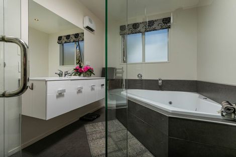 Photo of property in 50 Kelliher Drive, Wanaka, 9305