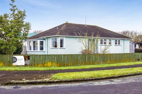 Photo of property in 1 Malone Place, Hawera, 4610