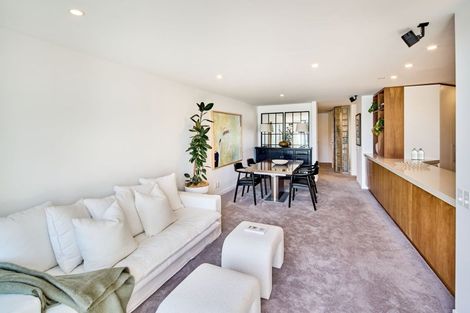 Photo of property in 2/326 Oriental Parade, Oriental Bay, Wellington, 6011