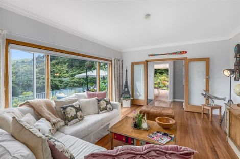 Photo of property in 31 Walter Road, Lowry Bay, Lower Hutt, 5013