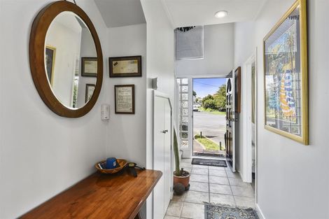 Photo of property in 1/30 Fraser Road, Narrow Neck, Auckland, 0624