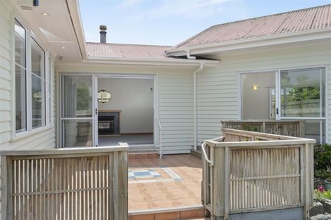 Photo of property in 10 Waione Avenue, Te Atatu Peninsula, Auckland, 0610