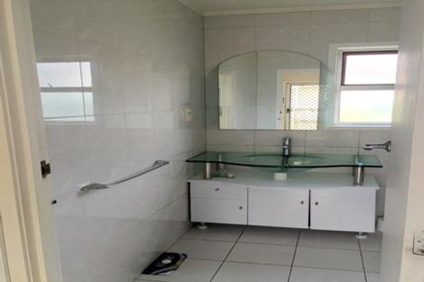 Photo of property in 1/240 Forrest Hill Road, Forrest Hill, Auckland, 0620