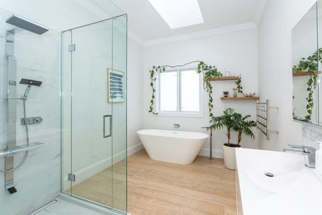 Photo of property in 43 Kent Terrace, Riverhead, 0820