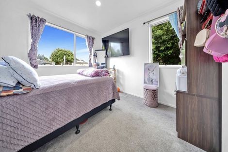 Photo of property in 1 Gibbons Road, Weymouth, Auckland, 2103