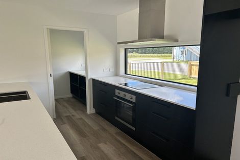 Photo of property in 1 Kakariki Crescent, Carterton, 5713