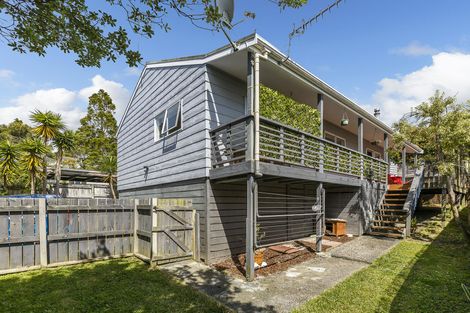 Photo of property in 2/39 Fairmount Road, Titirangi, Auckland, 0604