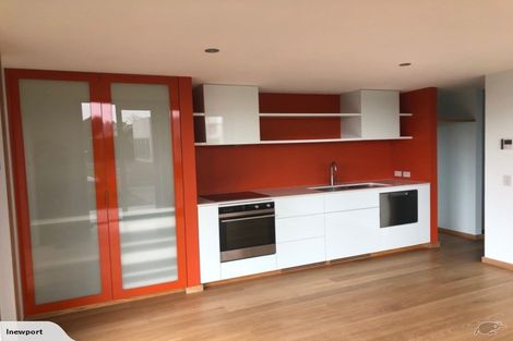 Photo of property in 2a Kiwi Esplanade, Mangere Bridge, Auckland, 2022