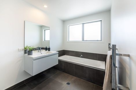 Photo of property in 16 Regent Street, Lower Shotover, Queenstown, 9304