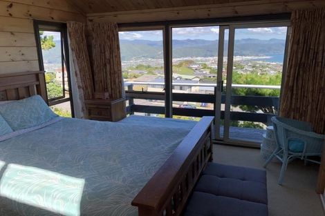 Photo of property in 9 Honeysuckle Grove, Maungaraki, Lower Hutt, 5010