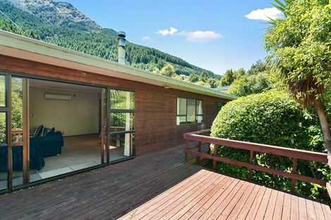 Photo of property in 6 Arawata Terrace, Fernhill, Queenstown, 9300
