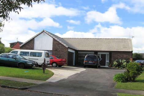 Photo of property in 1/12 Kallaroo Place, Botany Downs, Auckland, 2010