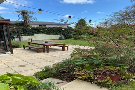 Photo of property in 2 Vista Place, Kawaha Point, Rotorua, 3010