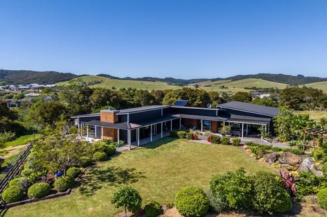 Photo of property in 65 Jamesons Esplanade, Haruru, 0204