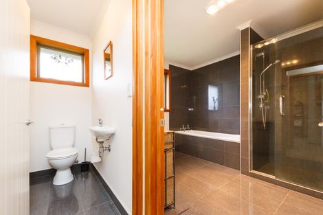 Photo of property in 44 Roberts Line, Kelvin Grove, Palmerston North, 4414