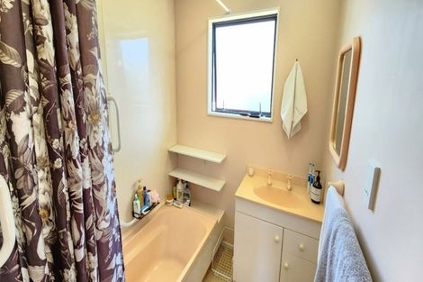 Photo of property in 11 Te Ngaere Place, Merrilands, New Plymouth, 4312