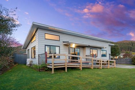 Photo of property in 35 Grimsby Grove, Wainuiomata, Lower Hutt, 5014