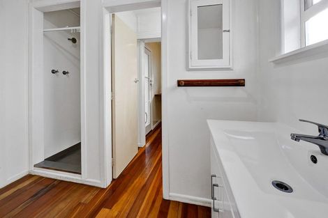 Photo of property in 2 Charles Major Place, Hawera, 4610