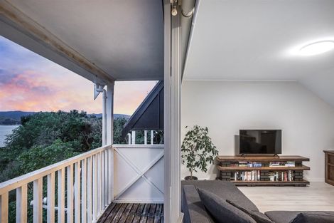 Photo of property in 1/12 Kenef Road, Paremata, Porirua, 5024