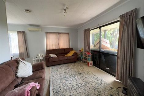 Photo of property in 32 Kopara Place, Clendon Park, Auckland, 2103