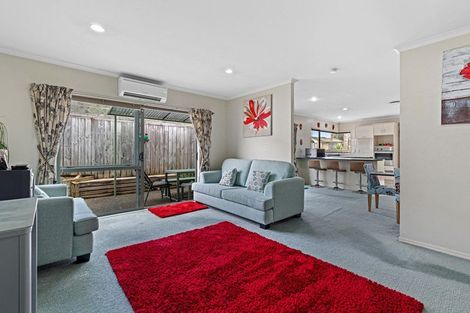 Photo of property in 6 Reybert Place, Massey, Auckland, 0614