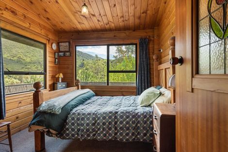 Photo of property in 15 Webster Place, Picton, 7220