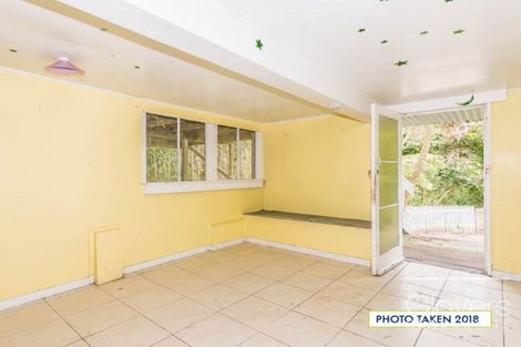Photo of property in 38 Lantana Road, Green Bay, Auckland, 0604