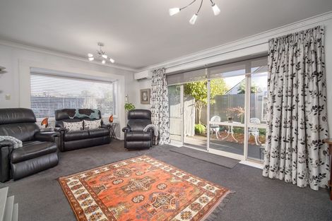Photo of property in 2/17 Molesworth Place, Somerfield, Christchurch, 8024